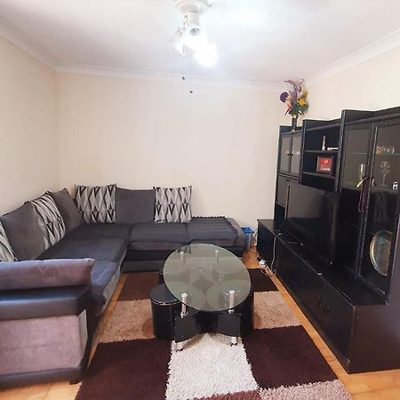 1 Bedroom Apartment Close To Slough Train Station Buitenkant foto