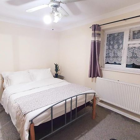 1 Bedroom Apartment Close To Slough Train Station Buitenkant foto