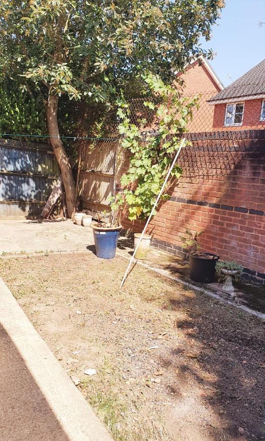 1 Bedroom Apartment Close To Slough Train Station Buitenkant foto