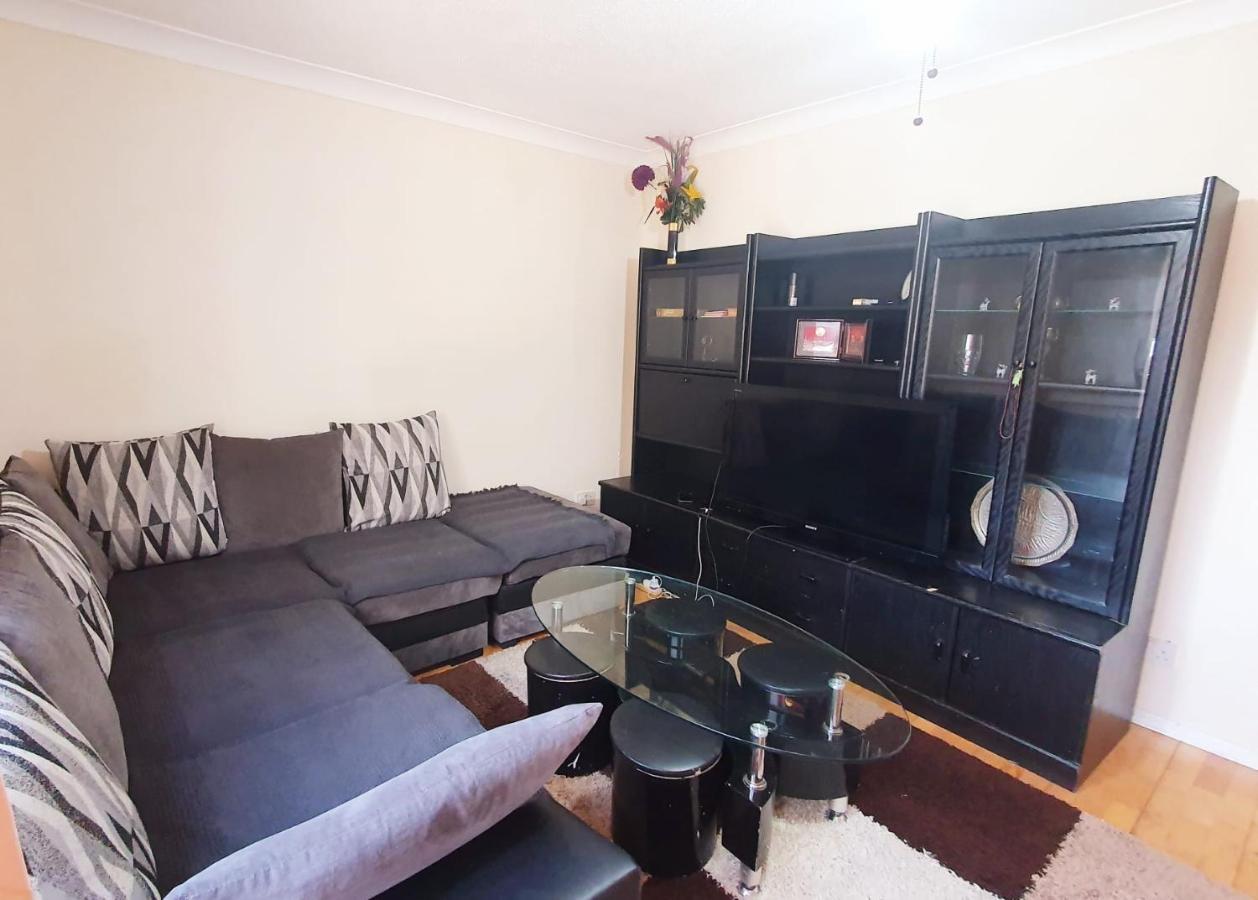 1 Bedroom Apartment Close To Slough Train Station Buitenkant foto