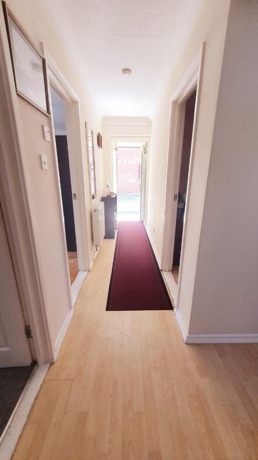 1 Bedroom Apartment Close To Slough Train Station Buitenkant foto