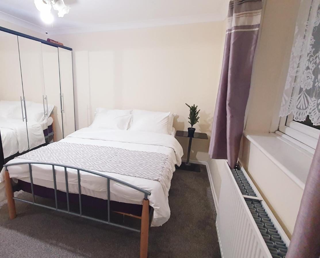 1 Bedroom Apartment Close To Slough Train Station Buitenkant foto