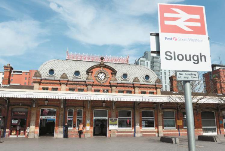 1 Bedroom Apartment Close To Slough Train Station Buitenkant foto
