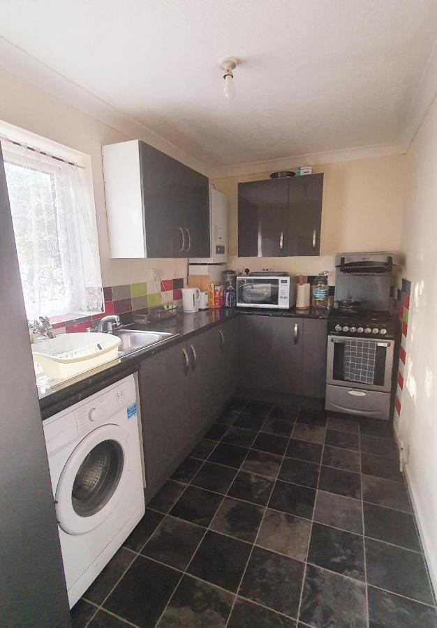 1 Bedroom Apartment Close To Slough Train Station Buitenkant foto