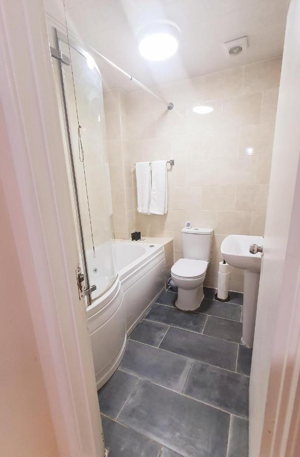 1 Bedroom Apartment Close To Slough Train Station Buitenkant foto