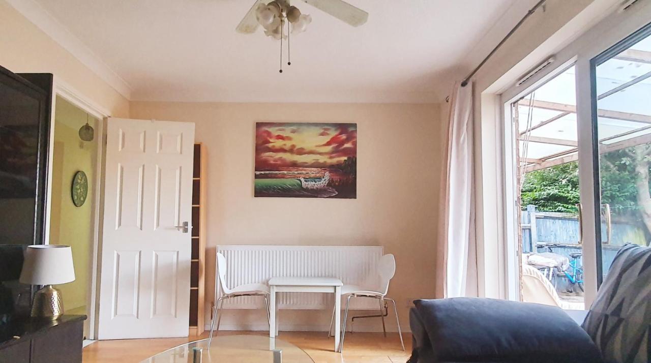1 Bedroom Apartment Close To Slough Train Station Buitenkant foto